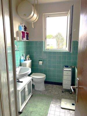 VH 2, 2. OG: Tageslicht-Bad