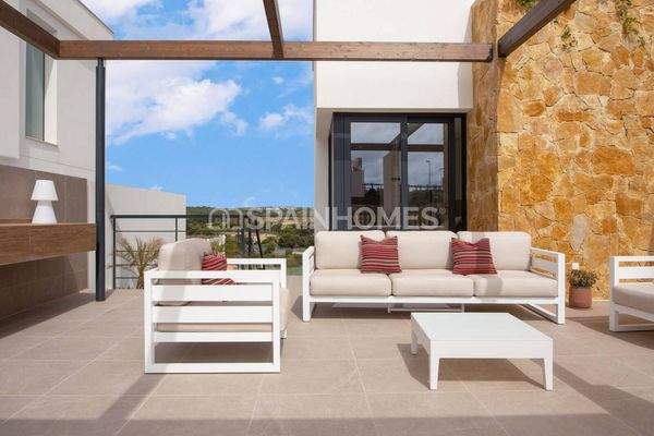 4-Bedroom Detached Properties Close to Beach in Orihuela