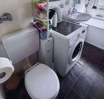 Hauptbadezimmer mit Badewanne