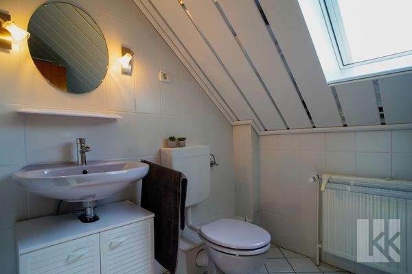 Zweites Badezimmer, ebenfalls mit...