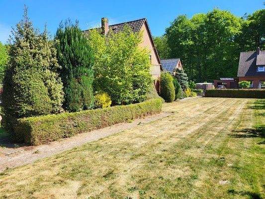 Garten mit Obstbäumen