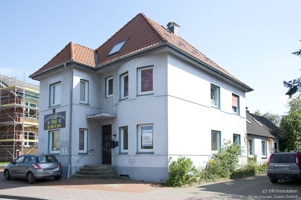 Straßenansicht auf die Gewerbeeinheit