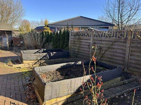 Haus links Hochbeete