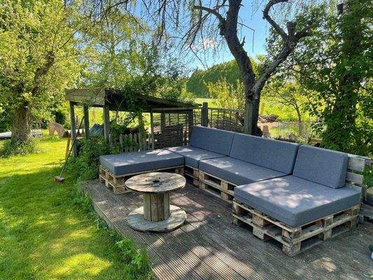 Herrliche baumbeschattete Sitzecke