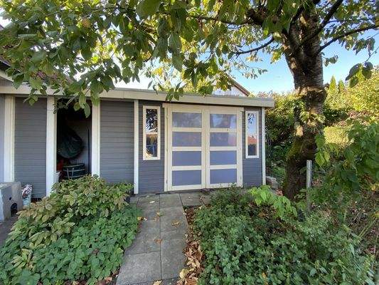 Gartenhaus unterm Kirschbaum