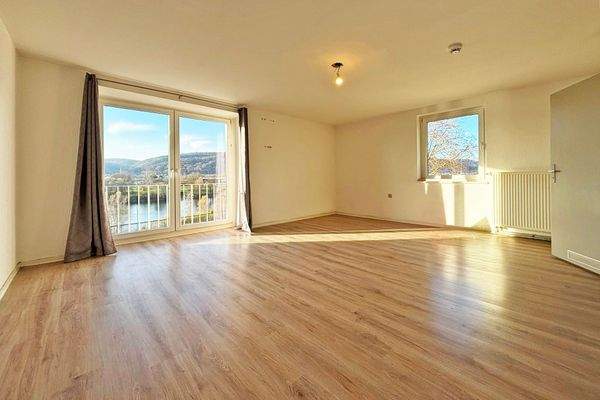 großer, heller Wohn- und Schlafbereich