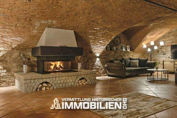 Großer Wohnraum, Gewölbe, offener Kamin