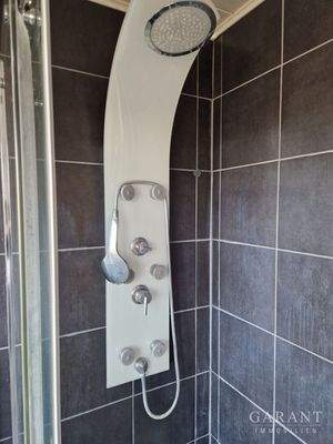 Duschanlage im Tageslichtbad