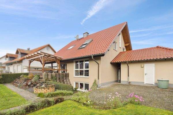 Hausansicht 1 Garten