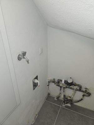 Waschmascheinenanschluss im Abstellraum