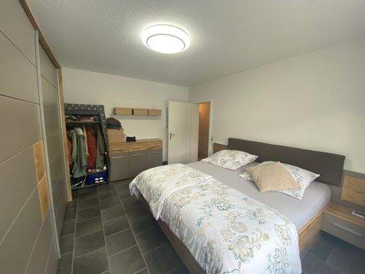 13/ Erdgeschoss: Das Elternschlafzimmer - Teilansicht