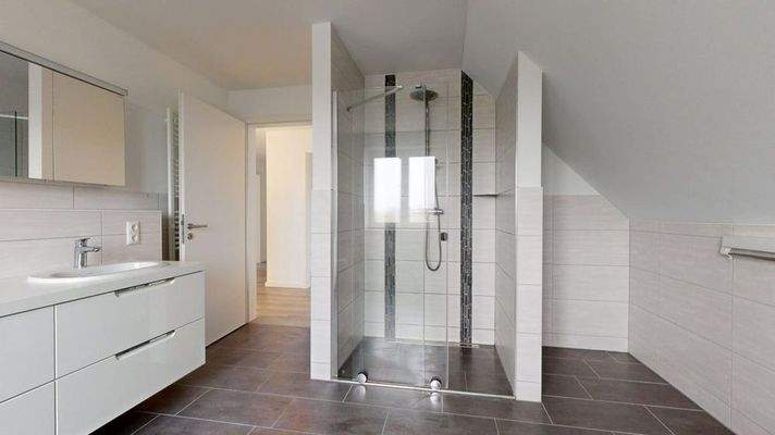 OG Badezimmer Badewanne