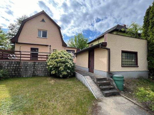 Hausansicht & Garage