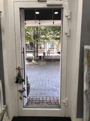 Eingang vom Ladenlokal 