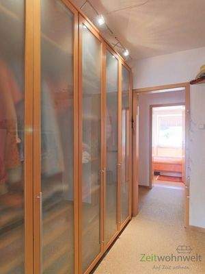 Kleiderschränke im Zwischenflur
