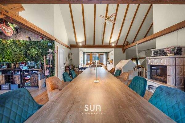 GERÄUMIGER WOHN- UND ESSBEREICH 