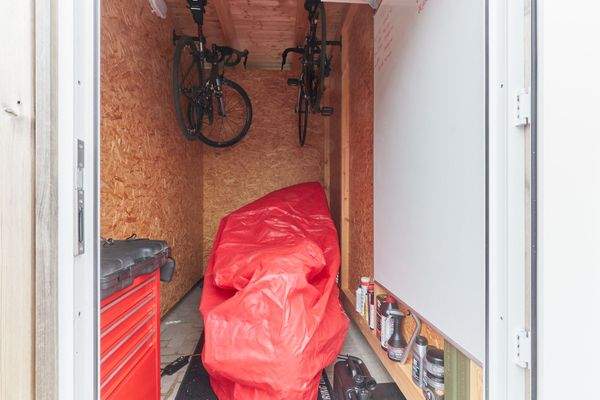 Eigener Fahrradschuppen auf dem Außengelände