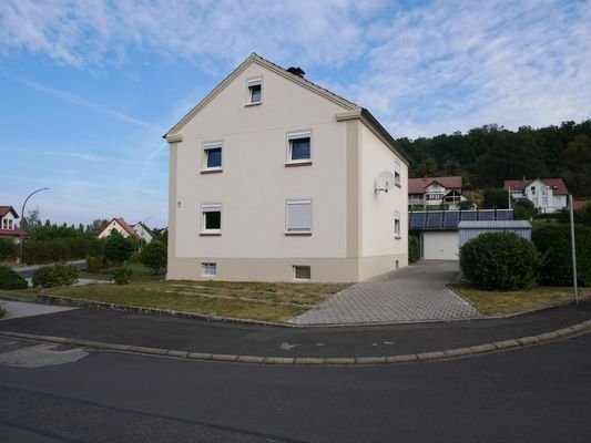 Zufahrt zum Haus und Garage