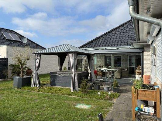 Pavillon mit Wirlpool