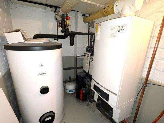 Moderne Gasheizung von renomiertem Markenhersteller