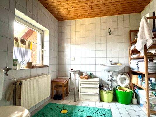 Bad mit Dusche Whg. OG links