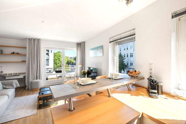 Blick aus der Küche ins WZ 