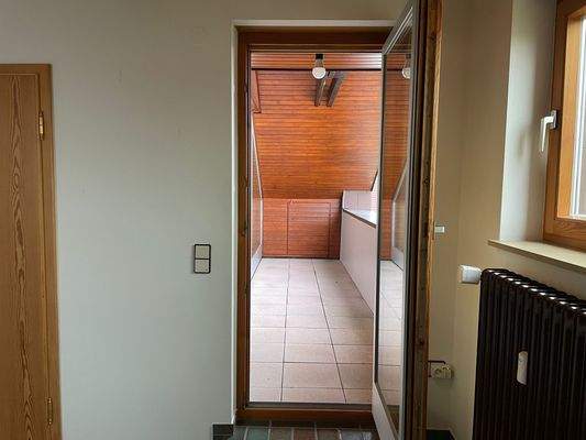 Blick von der Küche aus auf die Loggia