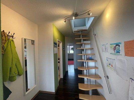 Flurbereich mit Aufgang zum DG