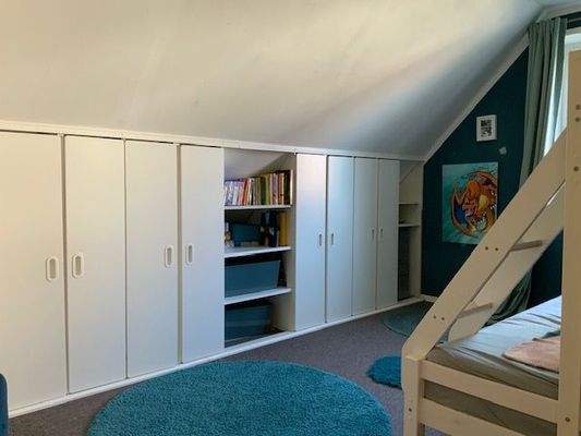 Zimmer 1 mit Einbauschrank