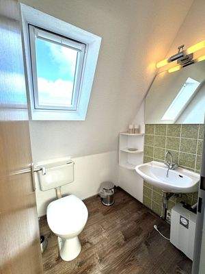 WC mit Waschbecken OG