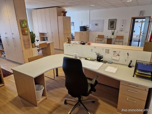 Eckbüro-Schreibtisch-1