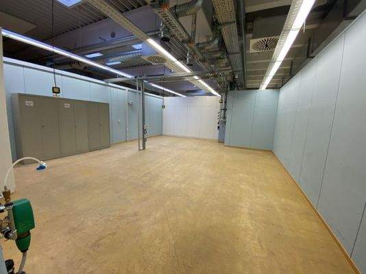 Werkstatt-/Lagerhalle