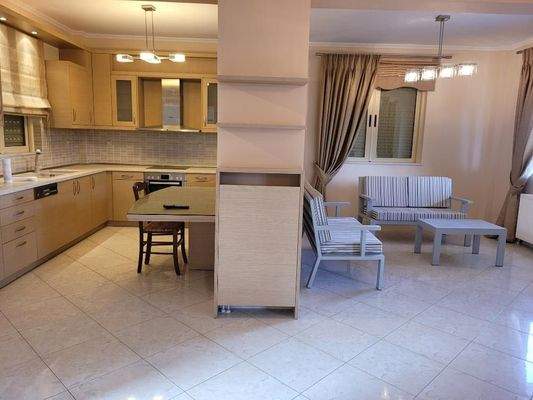 Kreta, Argouli: Zweistöckiges Haus mit Keller zu verkaufen