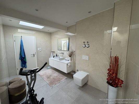 Tageslichtbad im 1 OG Neubau 