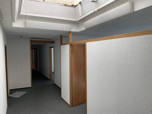 Flur mit Lichtkuppel