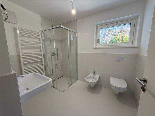 Brixen-Neubau-Luxus-Penthous-Immobilien-Plose-Wohnung-Garten-Wandern-Berge-Stadt-Bischofsstadt-White-Residence-Bressanone-Nuova Costruzione-Attico-di-lusso-Immobili-Plose-Appartamento-Giardino-Escursioni-Montagna-Città-Città Vescovile-Residenza Bianca