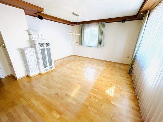 Im Obergeschoss - Ihr Wohnzimmer mit Kachelofen