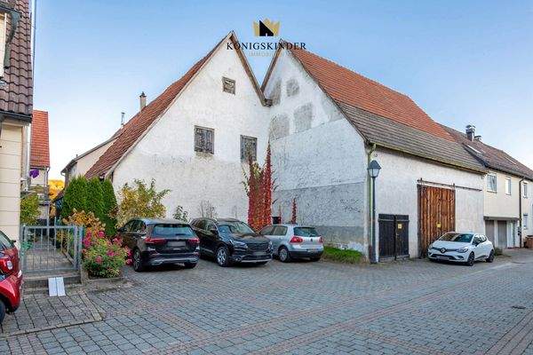 Das ist die zweite Zufahrt mit Einfahrt zur Scheune...