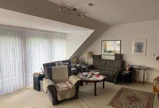 Wohnzimmer mit Balkon