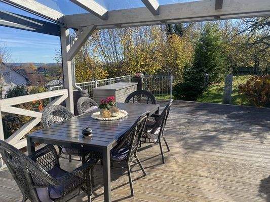 OG: sonnige Terrasse