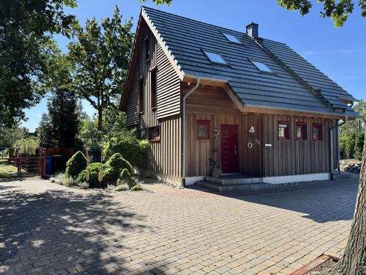 Hausansicht mit Eingang