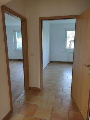 KH 23 EG links Blick rechts Küche, links Schlafzimmer