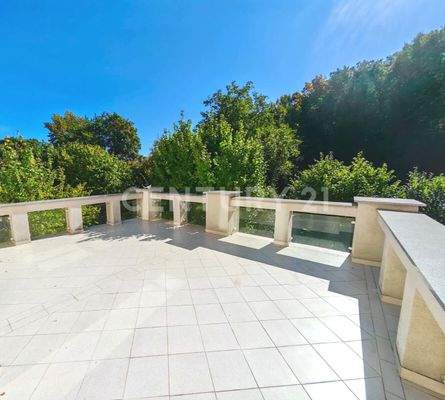 WOW, Traumterrasse, Grün, Himmelblau und sonst gar nichts