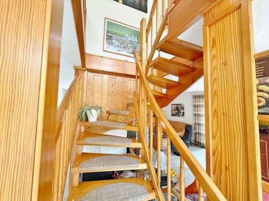 2. Haus – EG / offene Treppe ins Obergeschoss