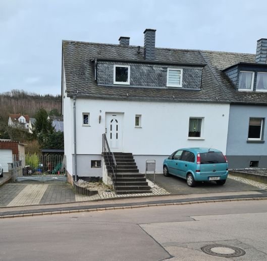 Geräumiges Einfamilienhaus als Reihenendhaus in Konz Berendsborn, Provisionsfrei zu verkaufen.