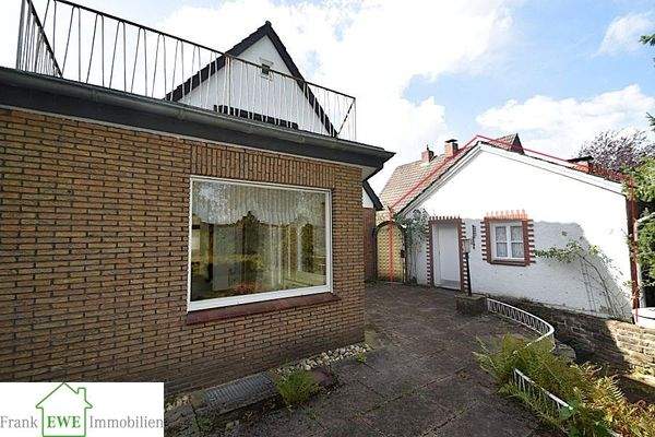 Garagenhaus, Einfamilienhaus mit Garage zum Kauf in Düsseldorf Urdenbach, Frank Ewe Immobikienmakler Düsseldorf