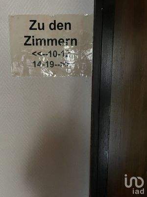 zu den Zimmern