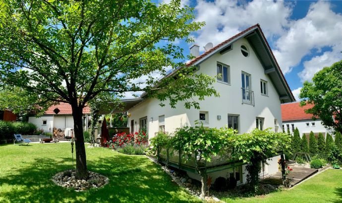 Außergewöhnliches Architektenhaus mit Doppelgarage und Einliegerwohnung