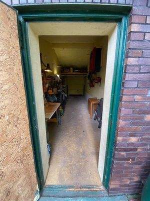 Eingang Garage vom Garten.jpg