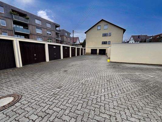 Garagen & Gebäudeansicht